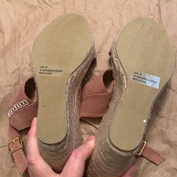 Qupid Wedge - Picture 3 of 3